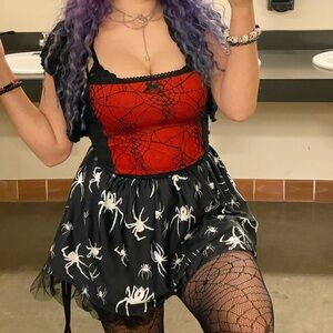 White and black spider skirt with ruffles!🤍